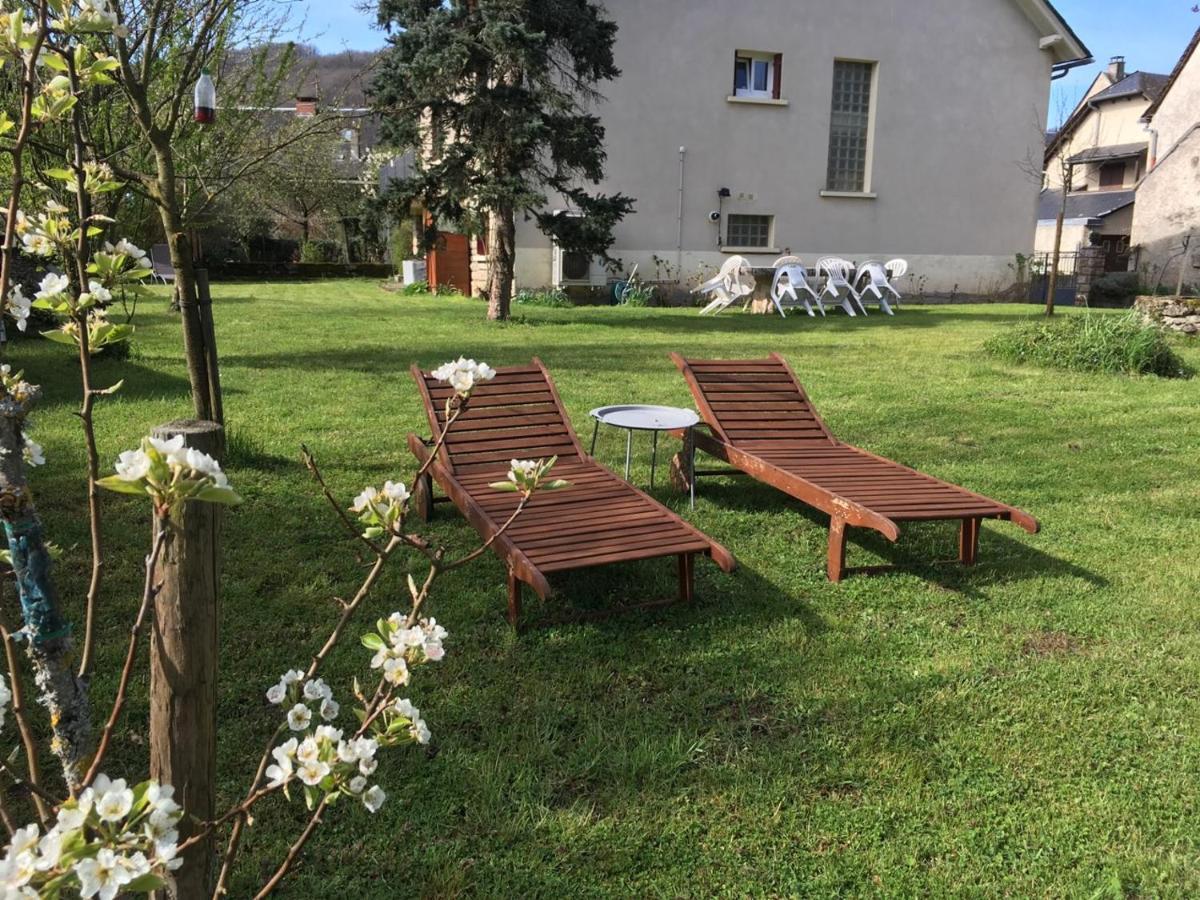 Sainte-Eulalie-d'Olt L'Oustal B&B 외부 사진